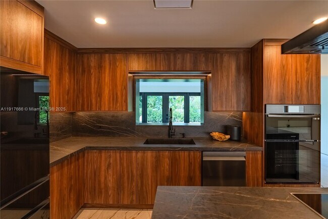 Foto del edificio - 3711 Battersea Rd