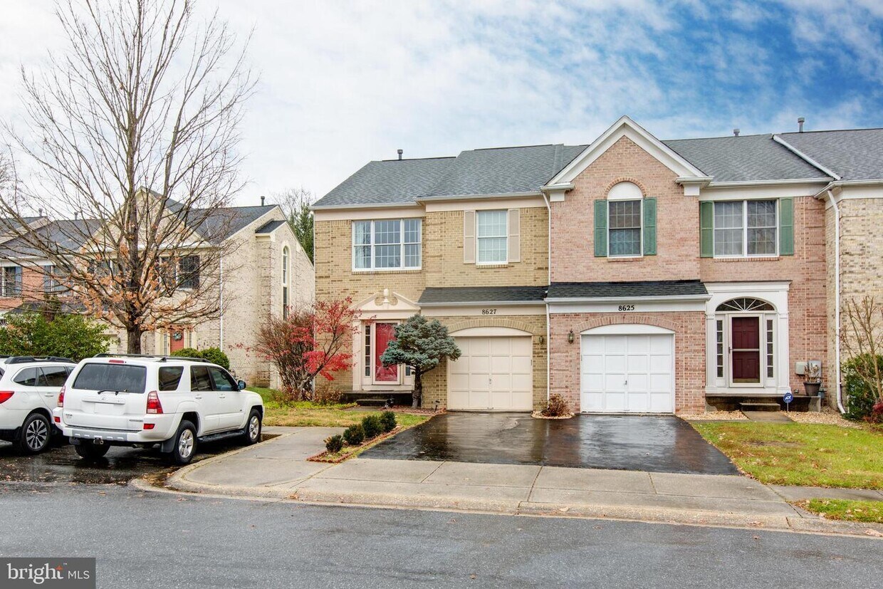 Foto principal - 8627 Trail View Dr