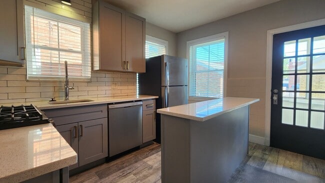 Building Photo - 4632 Locke Ave