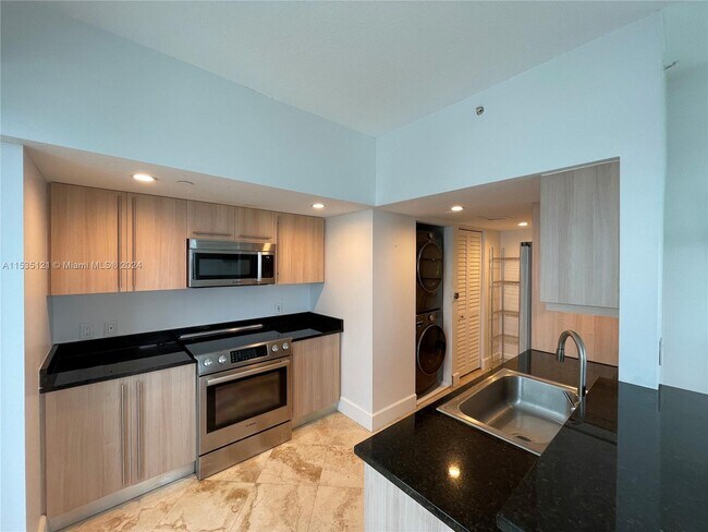 Building Photo - 7600 Collins Ave