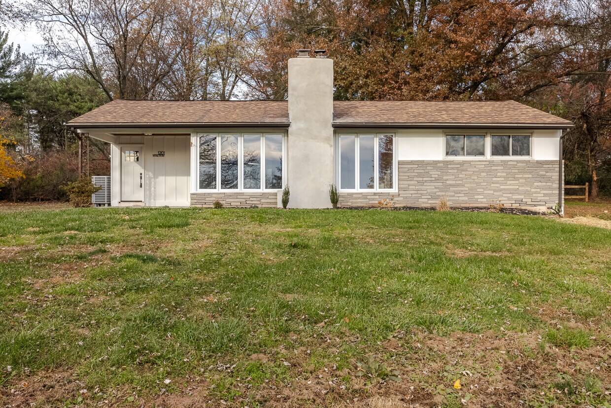 Foto principal - 1201 Bickel Rd