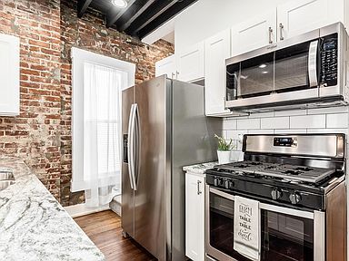 Kitchen - 1685 E Main St