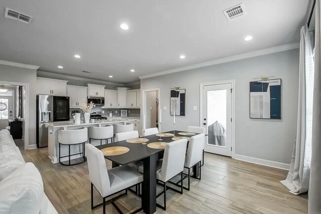 Building Photo - Luxurious 4BR Home with Office & Loft in Gonzales – Top Schools!