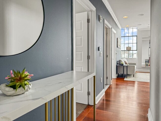 Building Photo - 1421 N 5th St