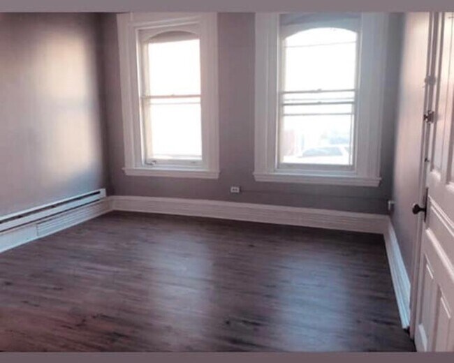 Building Photo - 530 Elm St