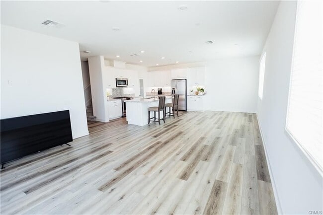 Building Photo - 205 Carmona