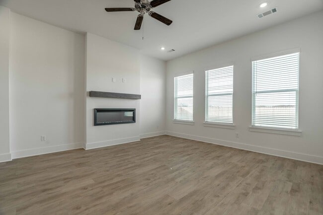 Building Photo - Brand-New Luxurious 4 Bedroom in Bentonville!  FENCE INCLUDED!