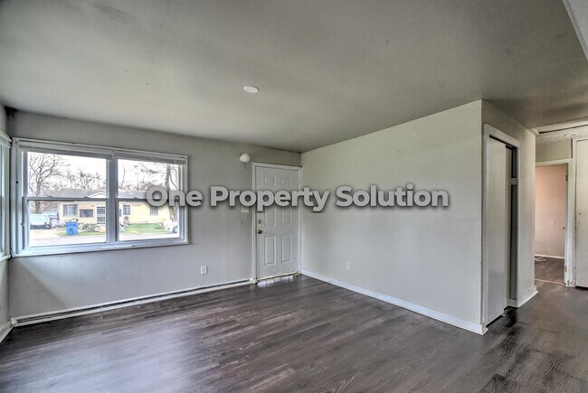 Foto del edificio - 5248 E 11th Pl