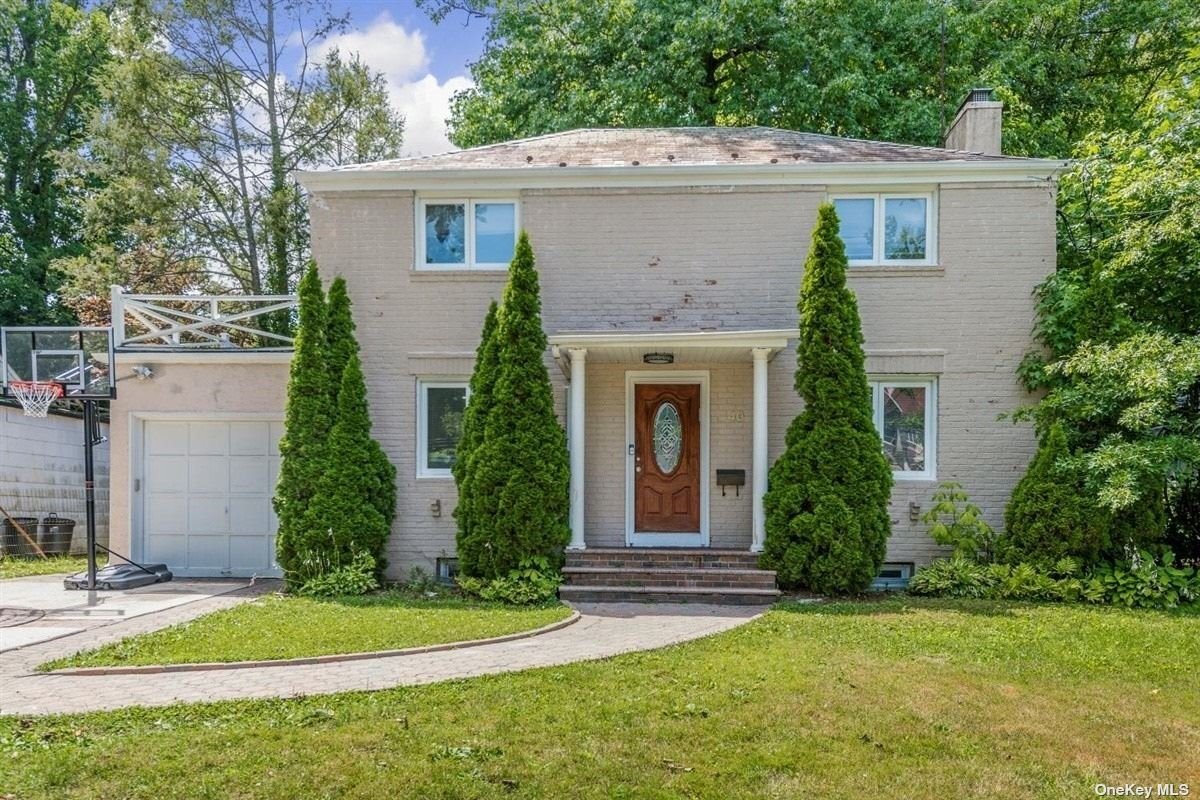 Primary Photo - 40 Bellingham Ln