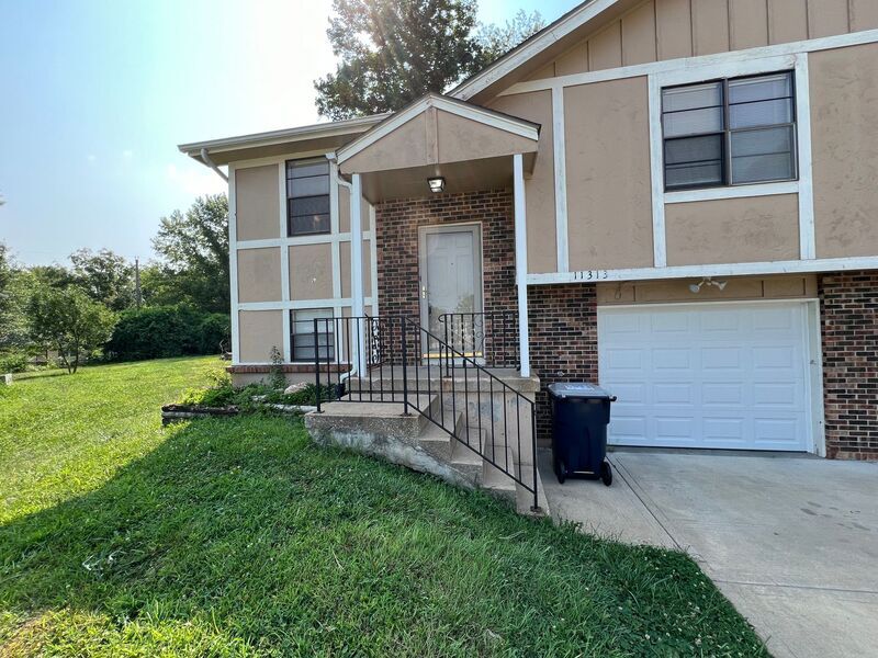 Foto principal - 11313 Bales Ave