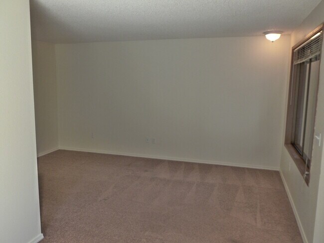 Foto del edificio - 3008 NE 78th Ave