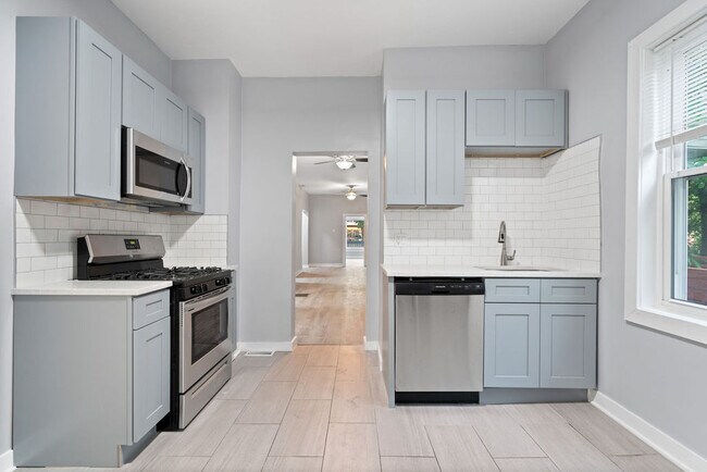 Building Photo - 4318 S Prairie Ave