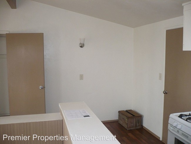Building Photo - 2 br, 1 bath House - 4064 Hilltop Dr