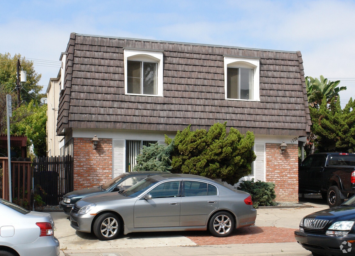 Building Photo - 1220 Pacific Beach Dr