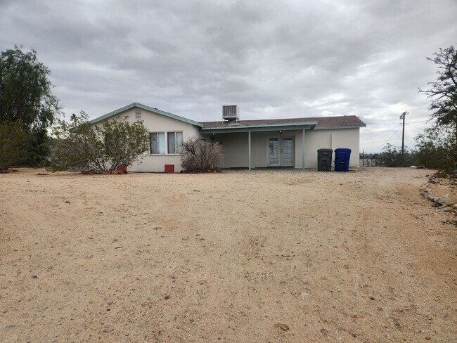 Foto del edificio - 5762 Howard Way