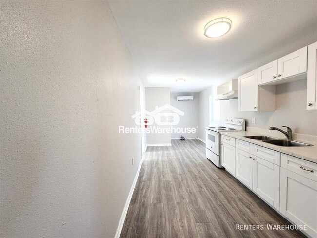 Building Photo - Renovated, contemporary, private 2 bedroom...