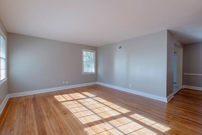 Sala de estar - 1532 E 53rd St