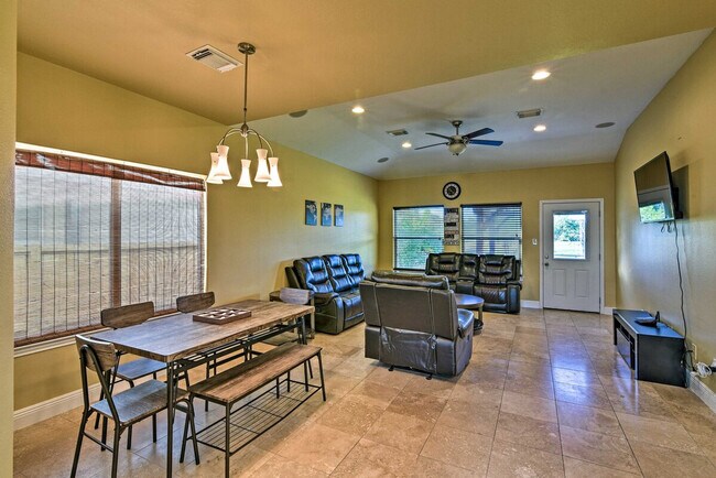 Foto del edificio - 2735 Broadway St