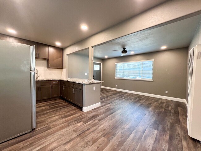 Foto del edificio - Remodeled 1 Bed, 1 Bath Apt Near McKinley Park