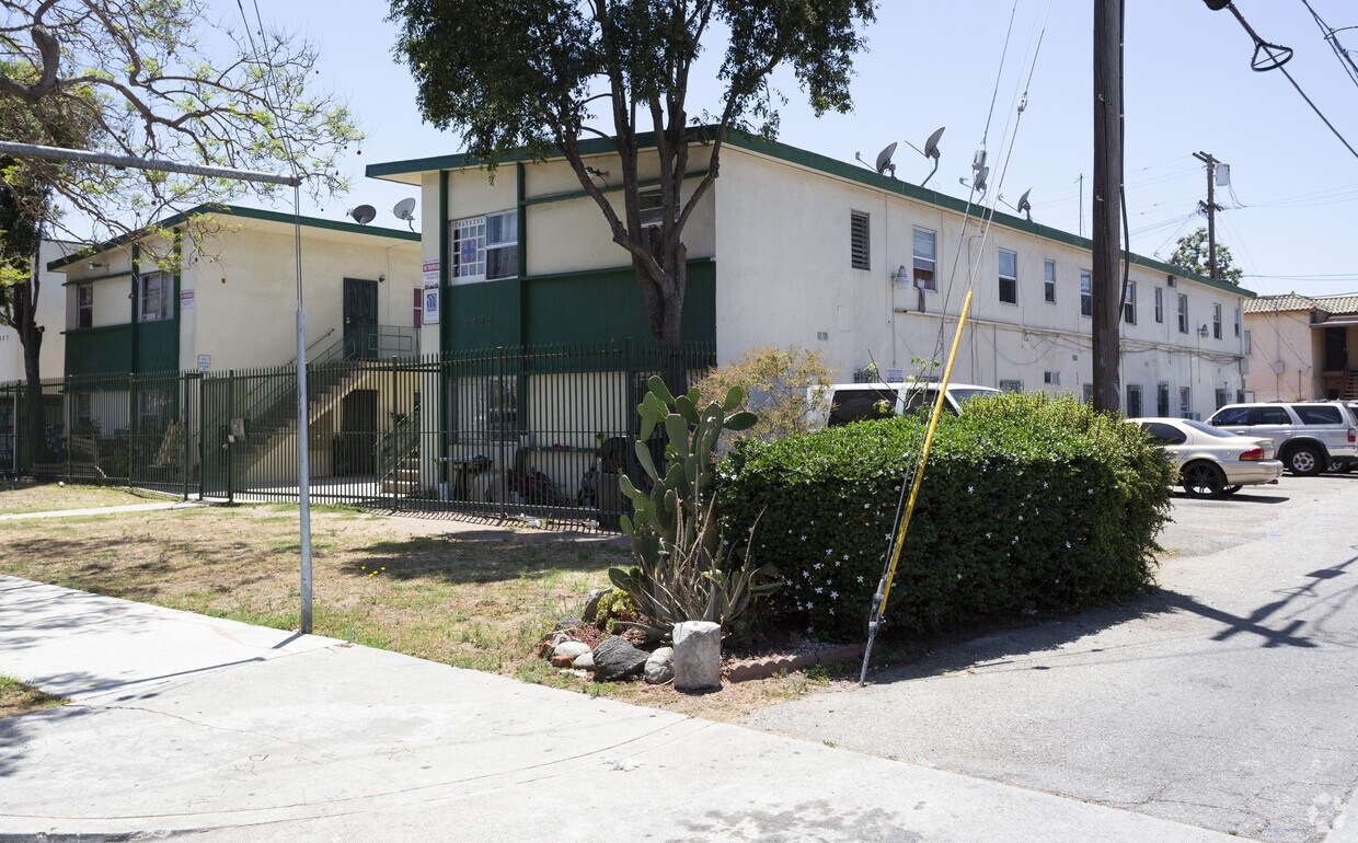 Foto del edificio - 2619-2631 Brighton Ave