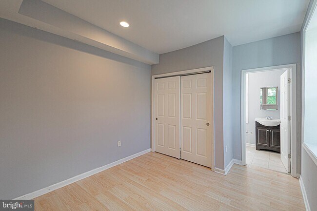 Building Photo - 5102 Larchwood Ave