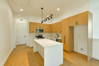 Building Photo - 162 Wallace St