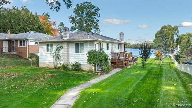 Foto del edificio - 9510 Beechcrest St