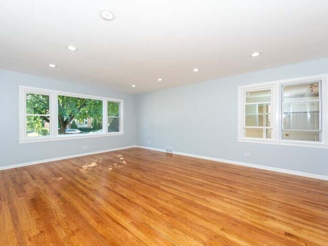 Foto del edificio - 8156 Knox Ave