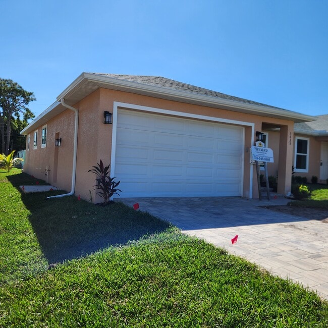 Building Photo - 5635 Genesee Pky