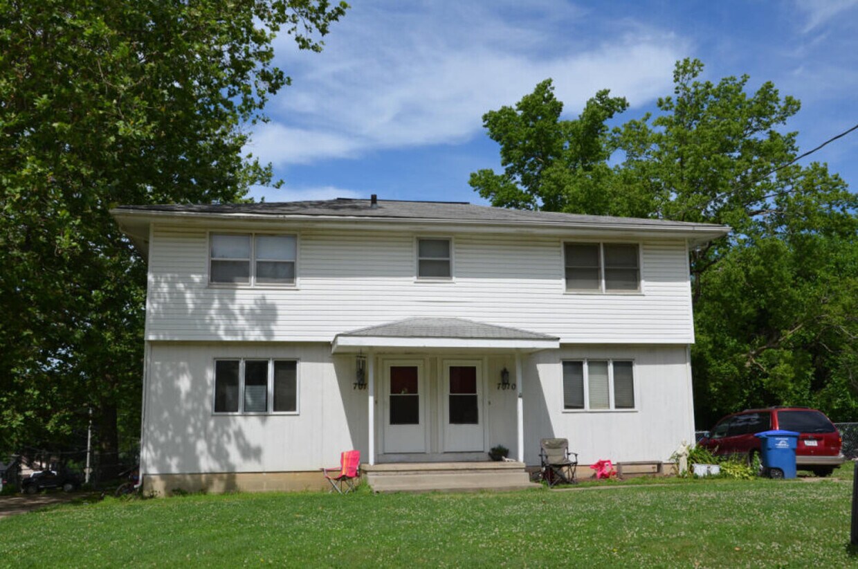 Building Photo - 7010/7012 SW 11th