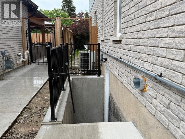Building Photo - 4 Waterside Dr