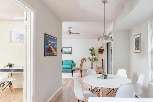 Foto del edificio - 2202 Forest Bend Dr