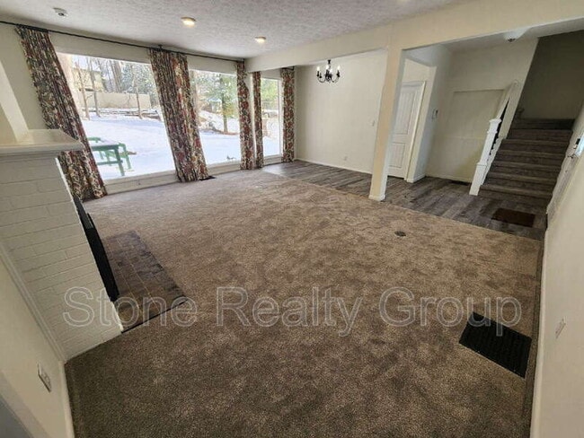 Foto del edificio - 44 Allendale Ln