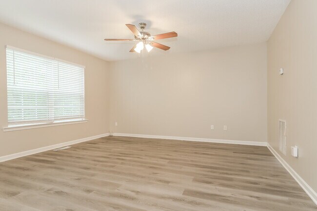 Building Photo - 69 Middlebrook Dr