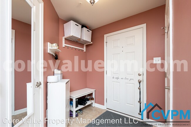 Building Photo - 3 br, 2.5 bath House - 913 Hopkins Corner