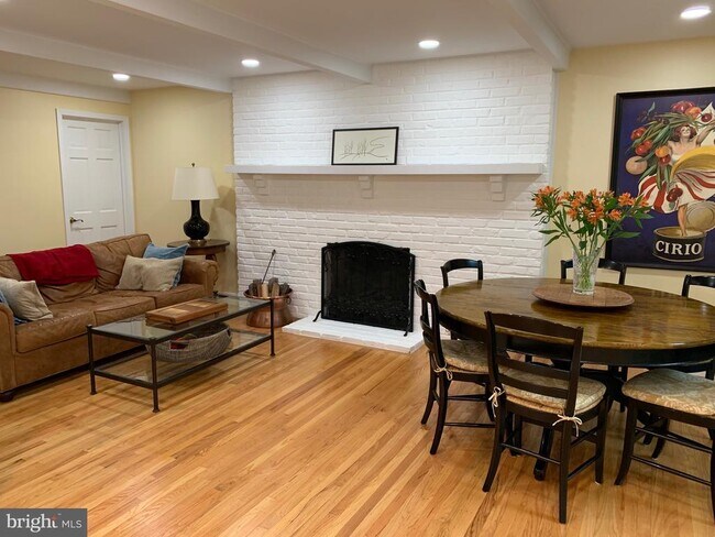 Foto del edificio - 20 Oakley Dr