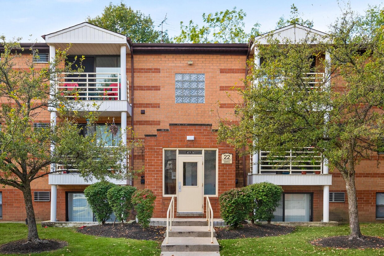 Deer Creek Apartments 12445 Deer Creek Dr North Royalton, OH