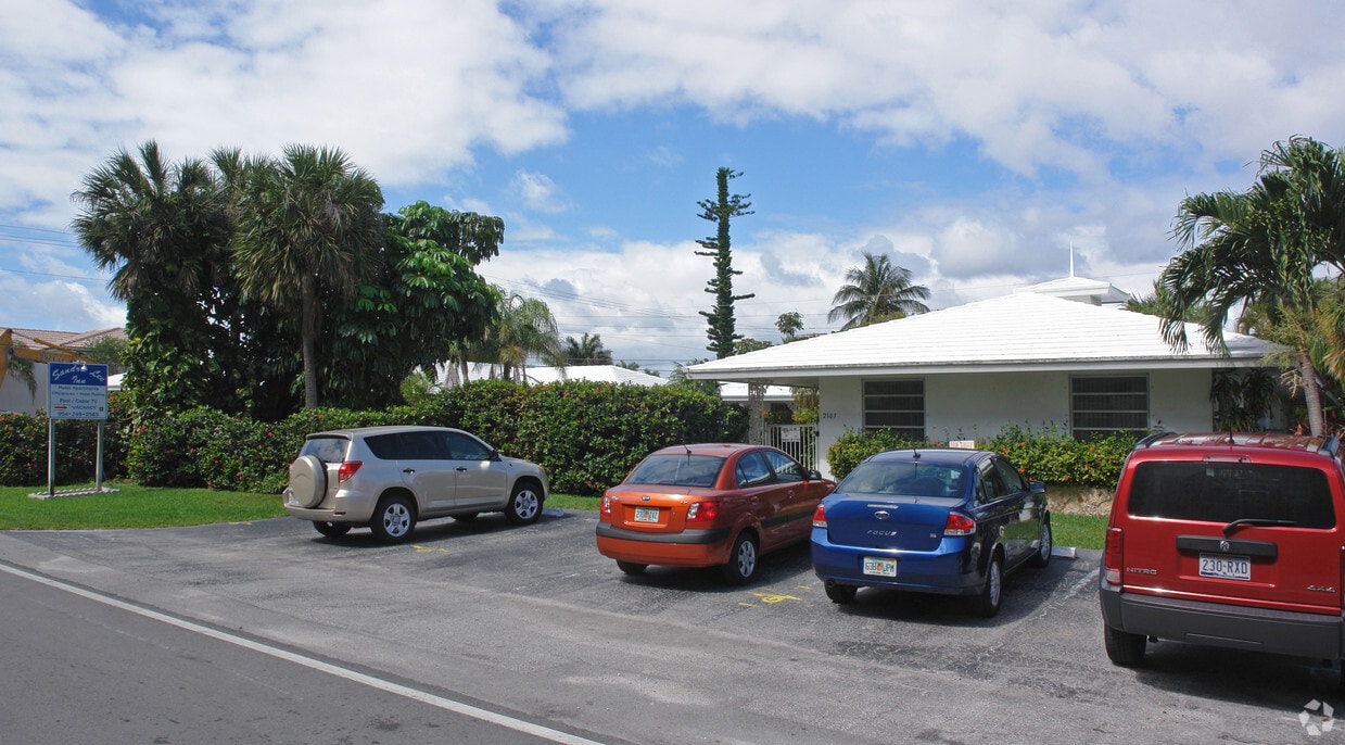 Building and Parking - 2301-2307 NE 33rd Ave