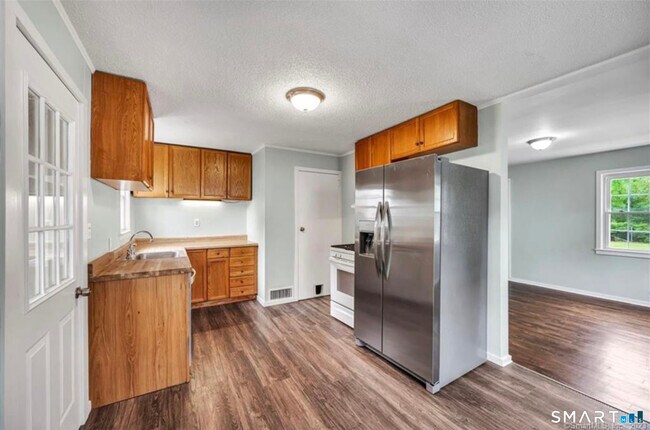 Foto del edificio - 607 Hartford Rd