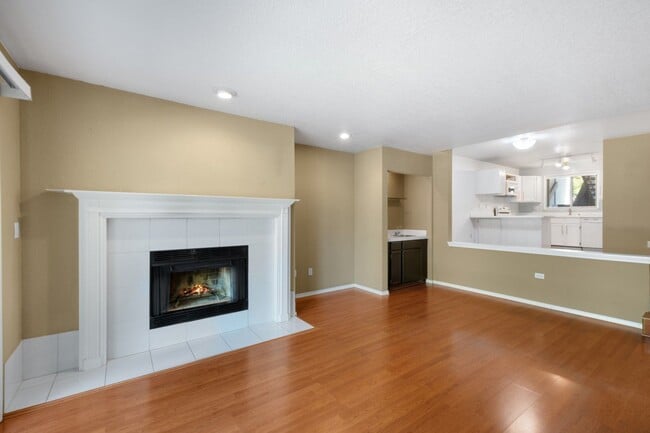 Building Photo - 4202 Factoria Blvd SE