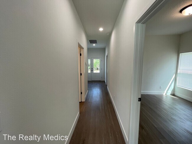 Foto del edificio - 4 br, 2 bath House - 2734 Wright Ave SE