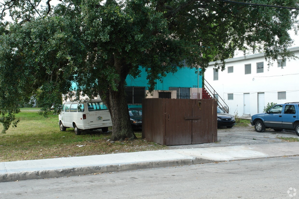 Primary Photo - 212 NW 15th St