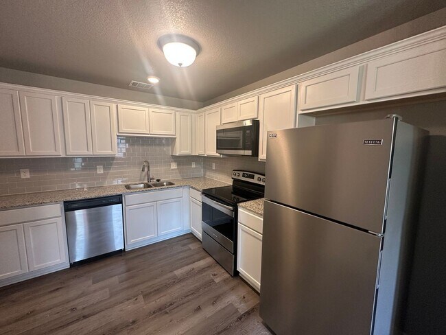 Foto del edificio - AVAILABLE NOW! (SECTION 8 ACCEPTED)