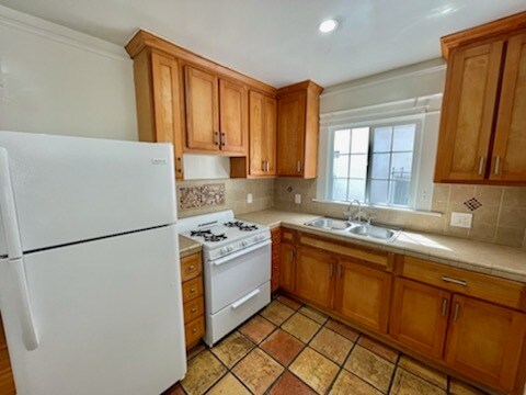 Building Photo - 1237 Havenhurst Dr