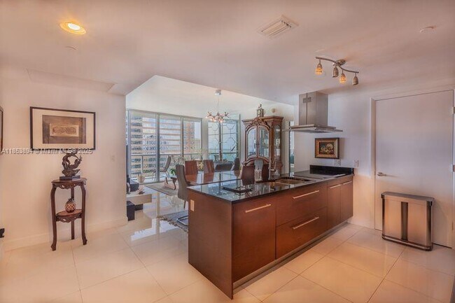 Foto del edificio - 495 Brickell Ave