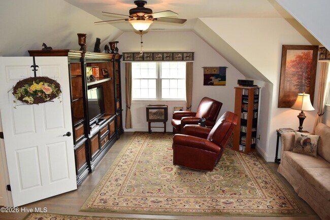 Foto del edificio - 245 Blue Valley Rd