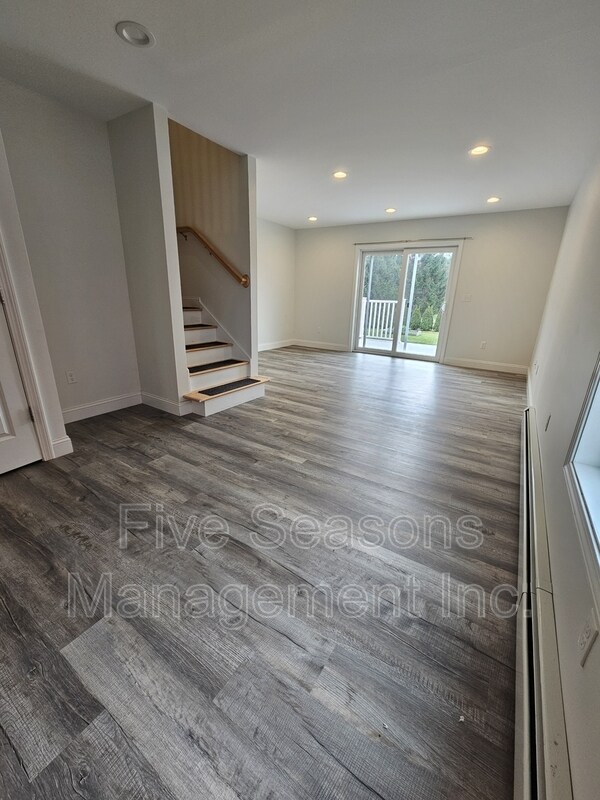 Building Photo - 222 Vermont 15 - 222 B