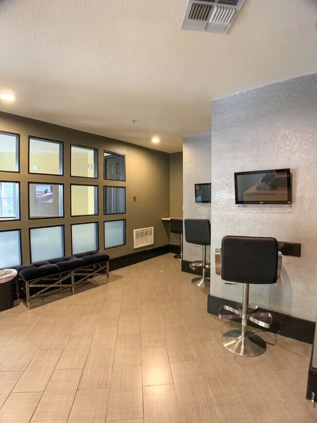 Foto del edificio - 860 N Orange Ave