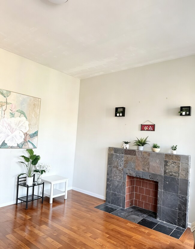 Building Photo - 5142 S Ingleside Ave