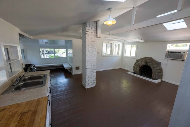 Building Photo - 1411 Bonnell Dr